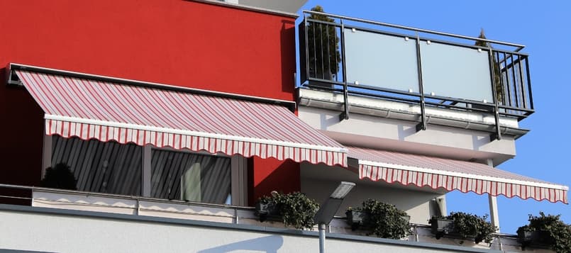 Instalar-un-toldo-como-decoración