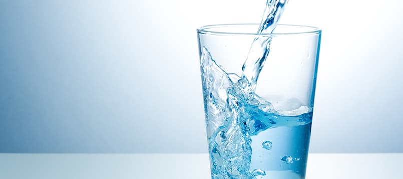 Beber-agua-para-reducir-la-astemia-83