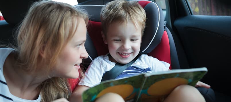 Diversión-con-niños-en-el-coche-8