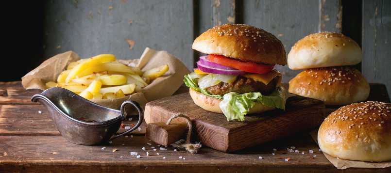 La palabra hamburguesa viene de los filetes de carne picada de Hamburgo.